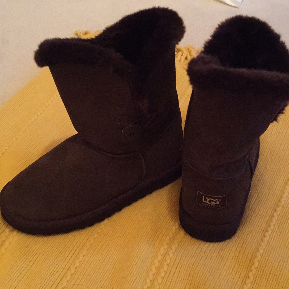 Uggs Short Bailey Button Boot